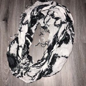 Black and White Fashion Scarf